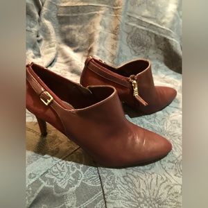 RALPH LAUREN. Ankle  boots, High Heels. Burgundy. Size 8